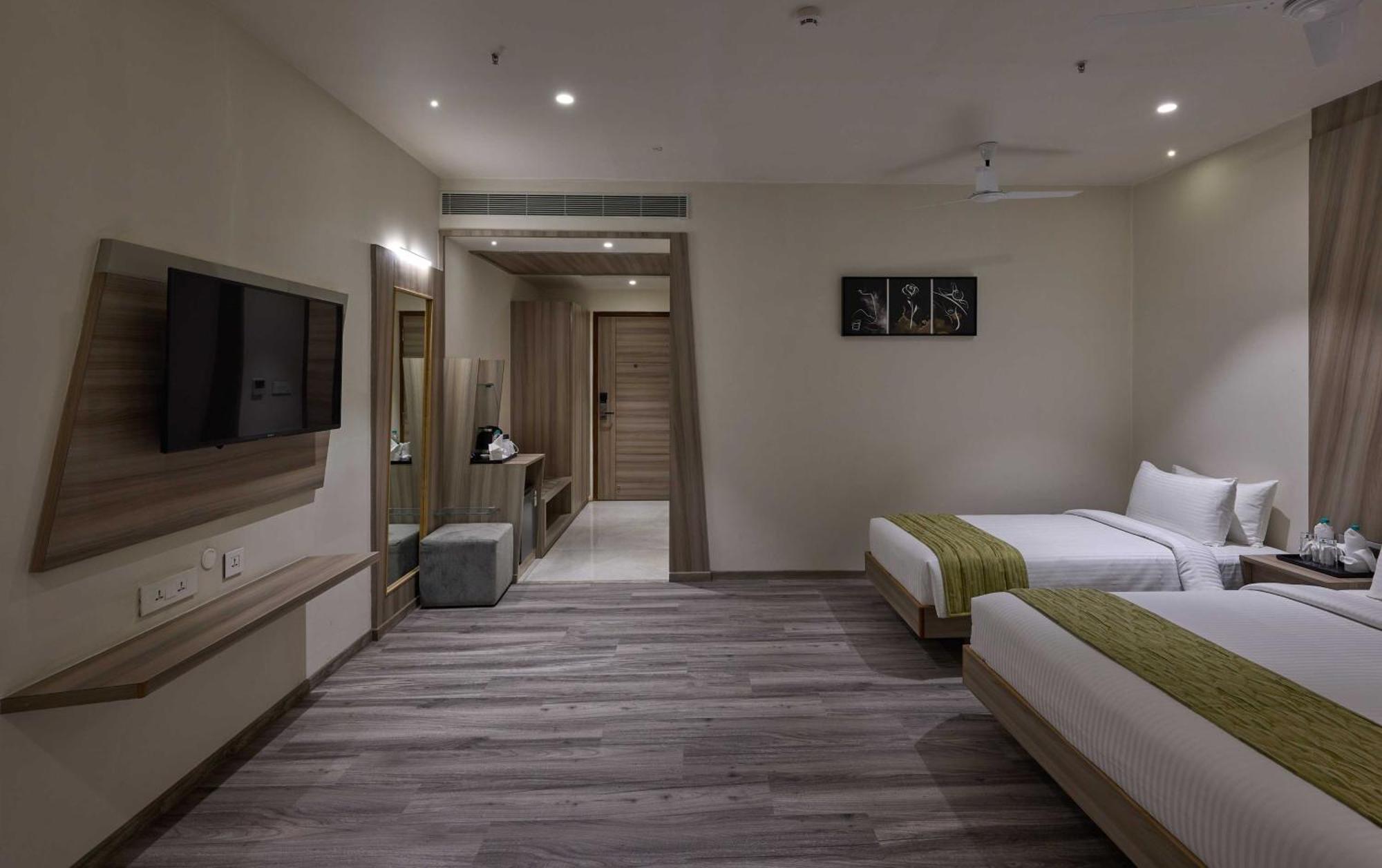 Grand Continent Hosur A Sarovar Portico Affiliate Hotel Exterior photo