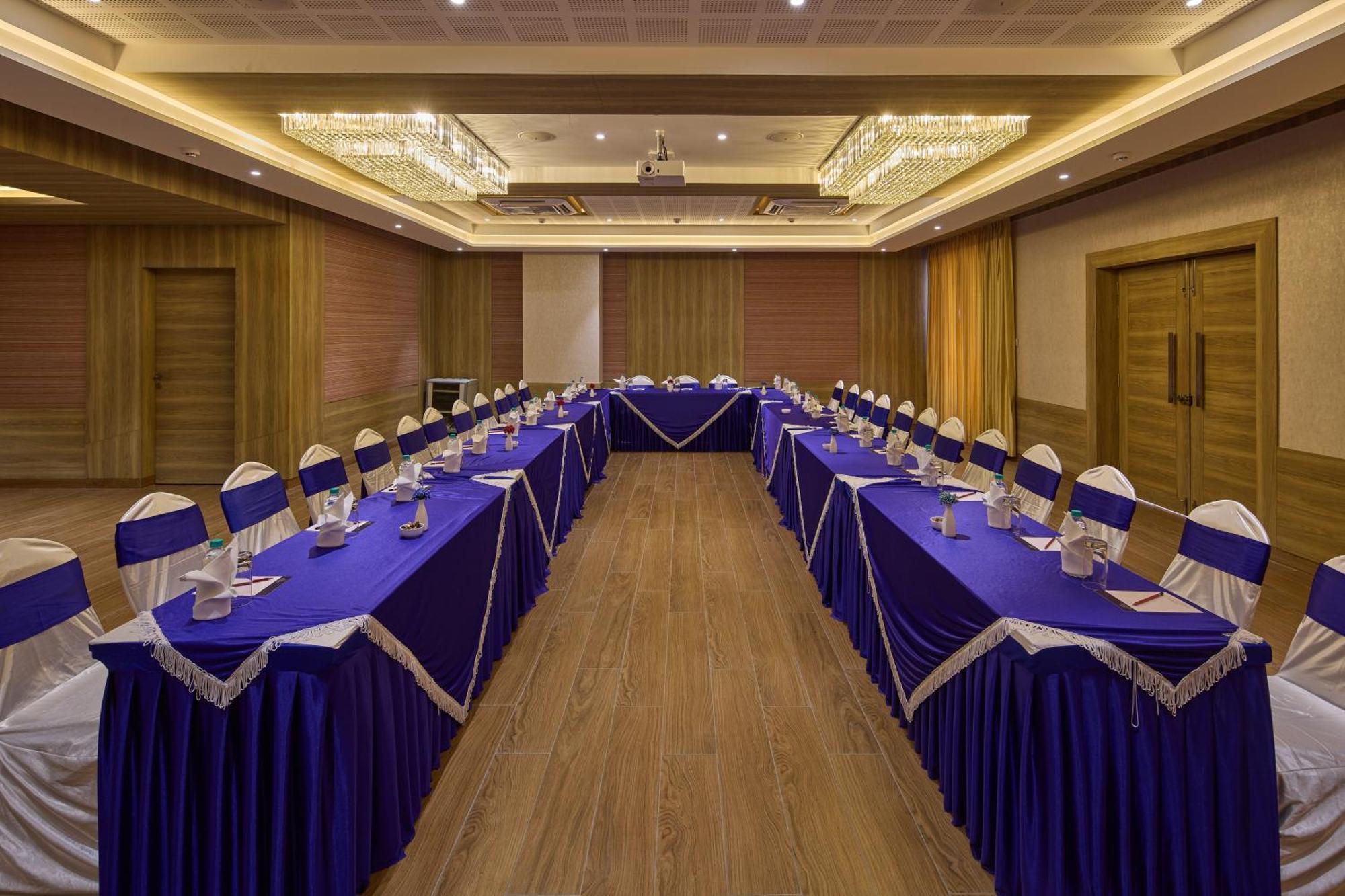 Grand Continent Hosur A Sarovar Portico Affiliate Hotel Exterior photo