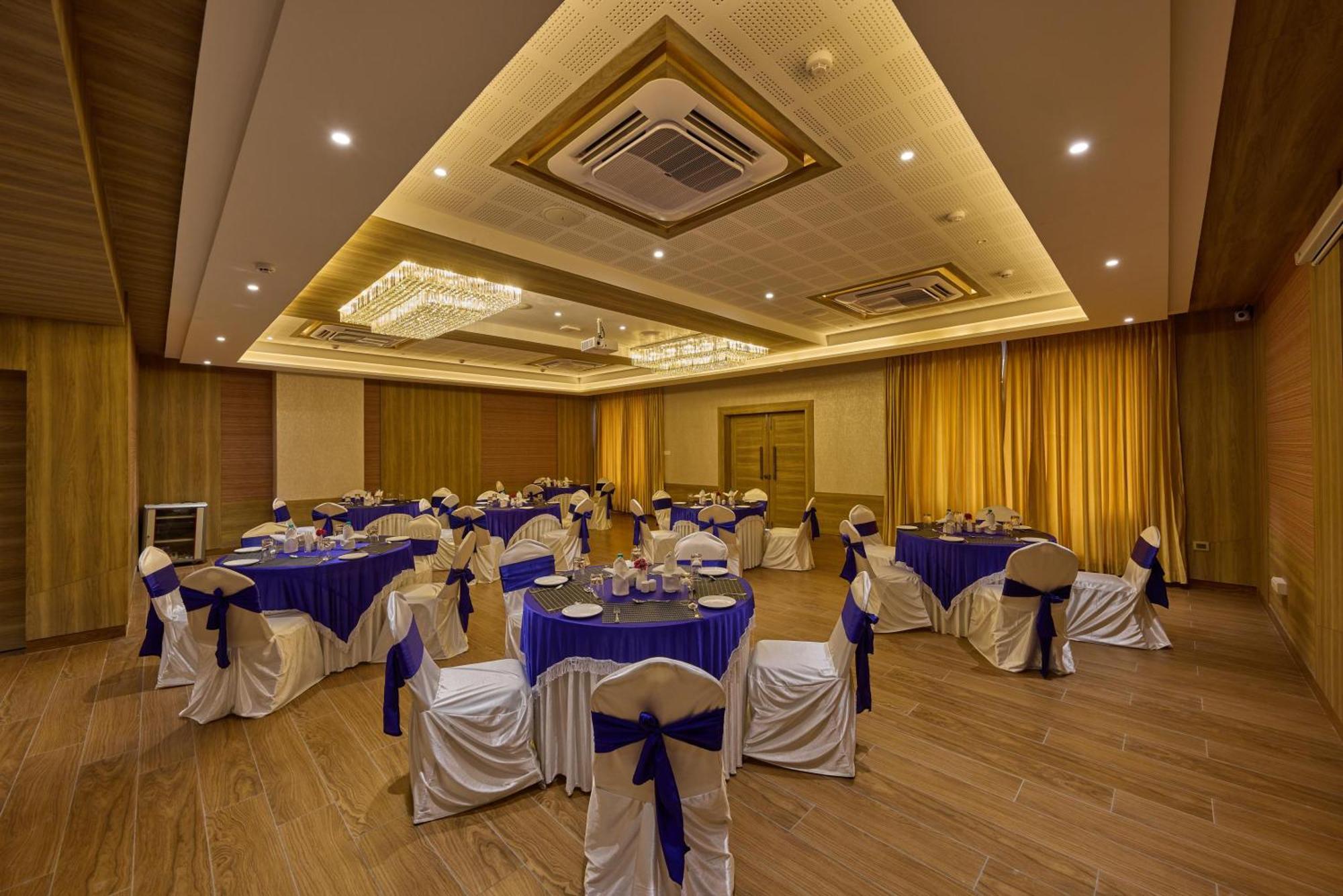Grand Continent Hosur A Sarovar Portico Affiliate Hotel Exterior photo